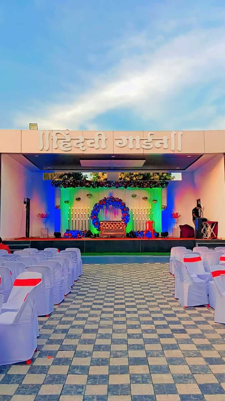 Banquet seating and stage decor